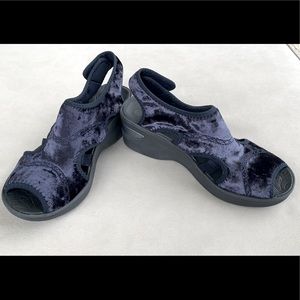 BZees brushed velvet sandals
